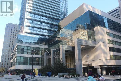 4010 - 386 Yonge Street, Toronto, ON - Outdoor