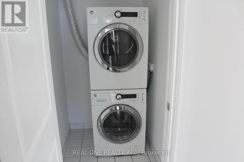 4010 - 386 Yonge Street, Toronto, ON - Indoor Photo Showing Laundry Room