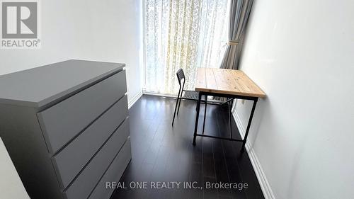 4010 - 386 Yonge Street, Toronto, ON - Indoor