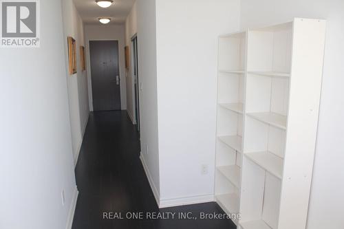 4010 - 386 Yonge Street, Toronto, ON - Indoor