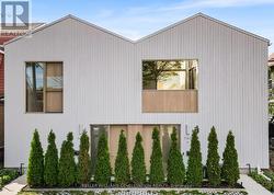 722 LANSDOWNE AVENUE  Toronto, ON M6H 3Y8