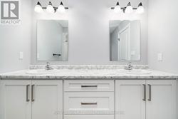 4 piece ensuite, 2 separate vanities! - 
