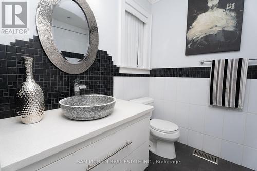 2489 Olinda Court, Mississauga, ON - Indoor Photo Showing Bathroom