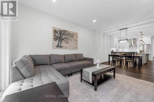 732 Clarence Street, Port Colborne (Sugarloaf), ON - Indoor Photo Showing Living Room
