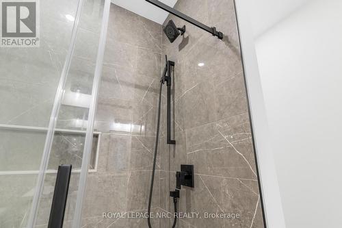 732 Clarence Street, Port Colborne (Sugarloaf), ON - Indoor Photo Showing Bathroom