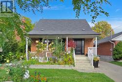 68 CHRISTINA CRESCENT  Toronto, ON M1R 4H8