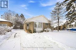 6 CORBETT CRESCENT  Aurora, ON L4G 2G1