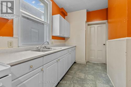 498 Gladstone Avenue, Ottawa, ON - Indoor Photo Showing Kitchen With Double Sink