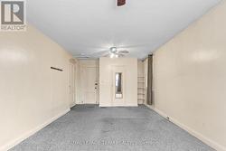 Main level primary bed - 