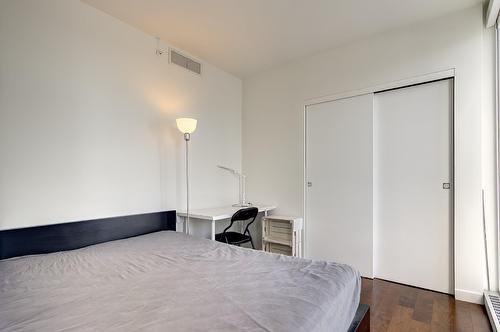 Chambre à coucher - 802-1450 Boul. René-Lévesque O., Montréal (Ville-Marie), QC - Indoor Photo Showing Bedroom