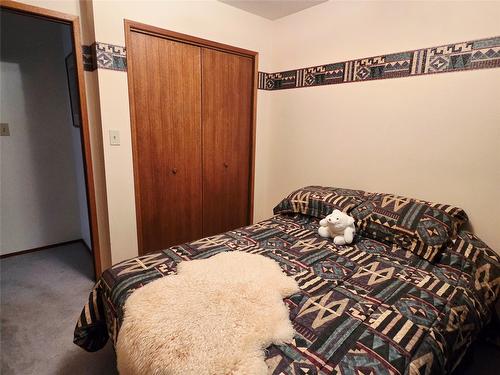 810 6Th Avenue, Kimberley, BC - Indoor Photo Showing Bedroom