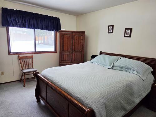 810 6Th Avenue, Kimberley, BC - Indoor Photo Showing Bedroom