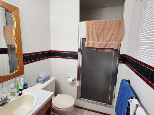 810 6Th Avenue, Kimberley, BC - Indoor Photo Showing Bathroom