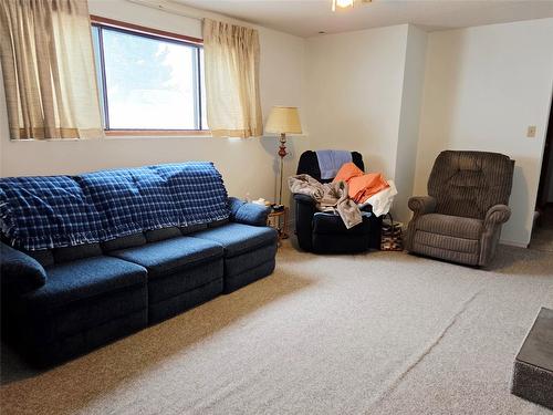 810 6Th Avenue, Kimberley, BC - Indoor Photo Showing Living Room