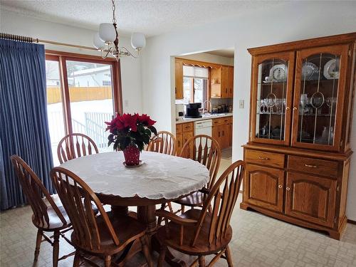 810 6Th Avenue, Kimberley, BC - Indoor Photo Showing Dining Room