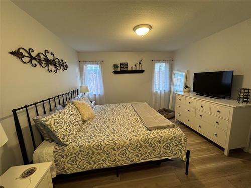D-338 9Th Avenue, Creston, BC - Indoor Photo Showing Bedroom