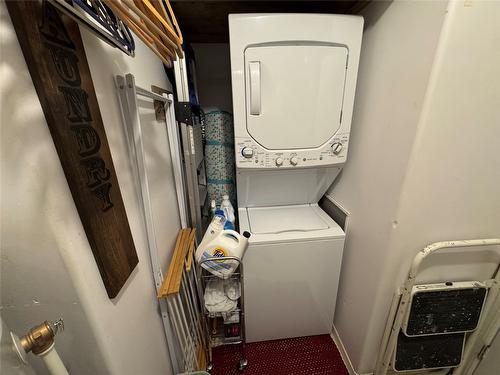 D-338 9Th Avenue, Creston, BC - Indoor Photo Showing Laundry Room