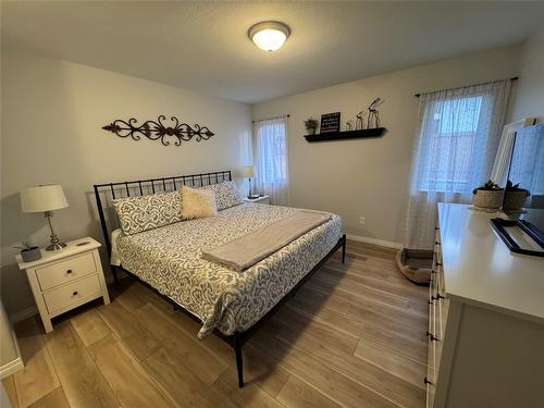 D-338 9Th Avenue, Creston, BC - Indoor Photo Showing Bedroom