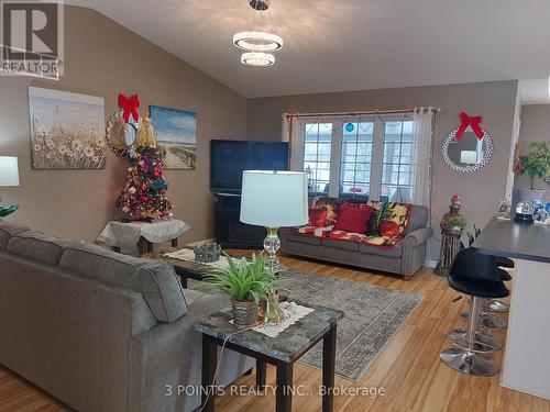 371 Shannon Boulevard, South Huron (Stephen), ON - Indoor Photo Showing Living Room