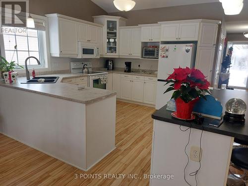 371 Shannon Boulevard, South Huron (Stephen), ON - Indoor Photo Showing Kitchen