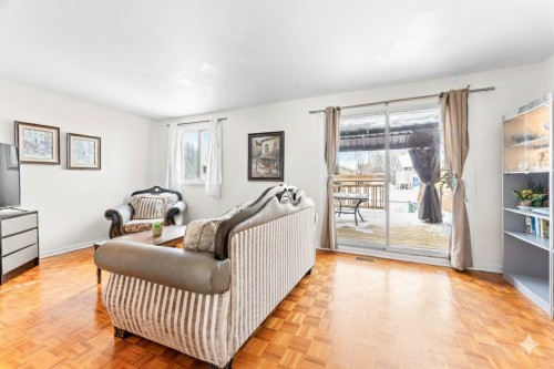 Salon - 1125 Tsse Jacques-Léonard, Montréal (Rivière-Des-Prairies/Pointe-Aux-Trembles), QC 