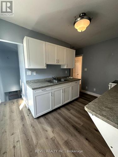 Upper Residential Apartment: 3 bedroom Unit #1A - 220-222 King Street, Welland, ON 