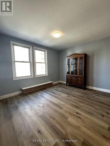 Upper Residential Apartment: 3 bedroom Unit #1A - 220-222 King Street, Welland, ON 