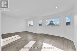 985 SANDCLIFF DRIVE  Oshawa, ON L1K 2E4