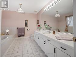 4-piece ensuite bathroom - 