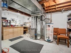 Utility room with workshop - 