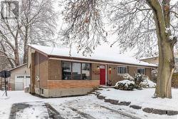 906 DUNLOP STREET E  Whitby, ON L1N 1T2