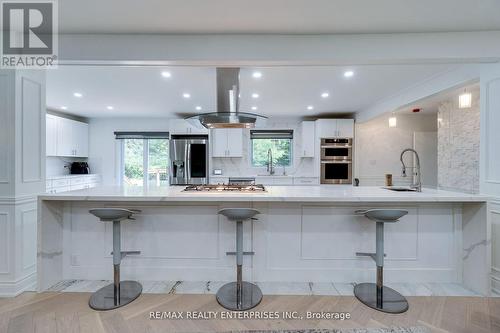 2037 Lynchmere Avenue, Mississauga, ON - Indoor Photo Showing Kitchen With Upgraded Kitchen