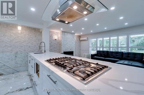 2037 Lynchmere Avenue, Mississauga, ON - Indoor Photo Showing Kitchen