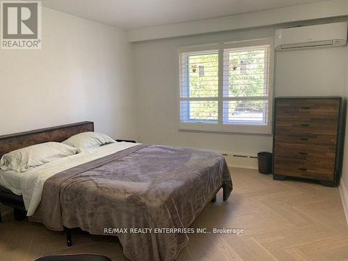 2037 Lynchmere Avenue, Mississauga, ON - Indoor Photo Showing Bedroom