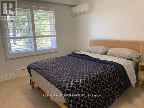 2037 Lynchmere Avenue, Mississauga, ON - Indoor Photo Showing Bedroom
