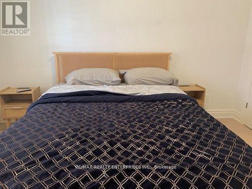 2037 Lynchmere Avenue, Mississauga, ON - Indoor Photo Showing Bedroom