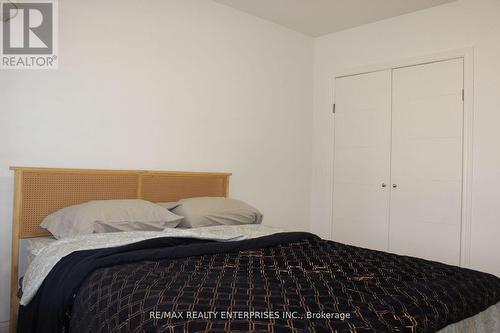 2037 Lynchmere Avenue, Mississauga, ON - Indoor Photo Showing Bedroom