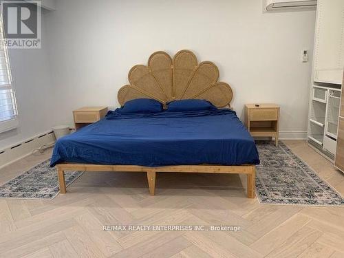 2037 Lynchmere Avenue, Mississauga, ON - Indoor Photo Showing Bedroom