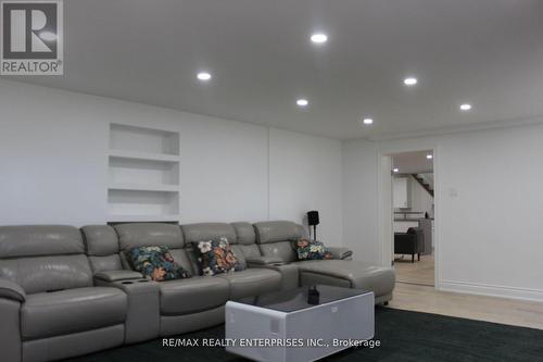 2037 Lynchmere Avenue, Mississauga, ON - Indoor