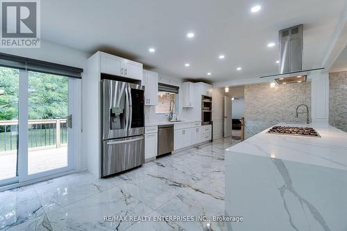 2037 Lynchmere Avenue, Mississauga, ON - Indoor Photo Showing Kitchen