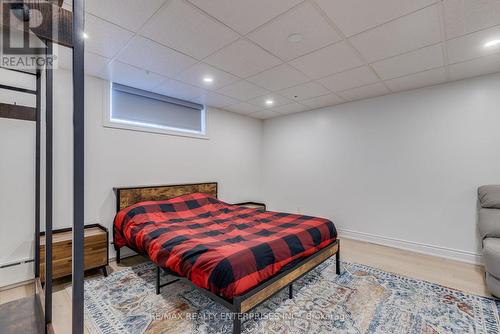 2037 Lynchmere Avenue, Mississauga, ON - Indoor Photo Showing Bedroom