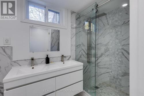2037 Lynchmere Avenue, Mississauga, ON - Indoor Photo Showing Bathroom