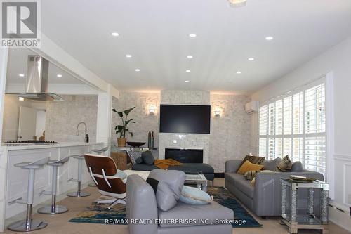 2037 Lynchmere Avenue, Mississauga, ON - Indoor Photo Showing Living Room With Fireplace