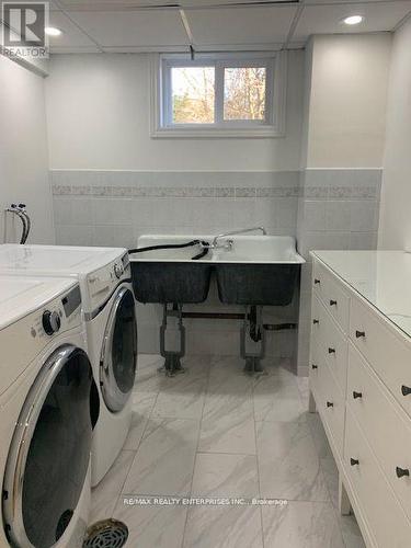 2037 Lynchmere Avenue, Mississauga, ON - Indoor Photo Showing Laundry Room