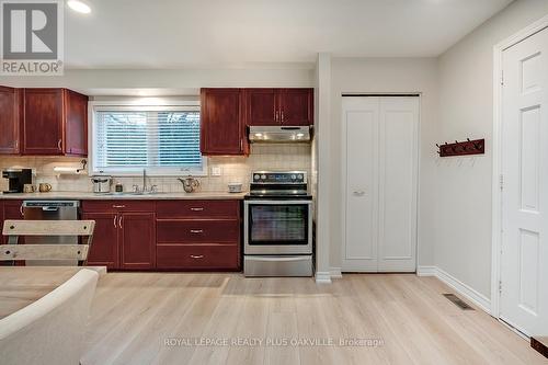 1343 Janina Boulevard, Burlington, ON - Indoor Photo Showing Kitchen
