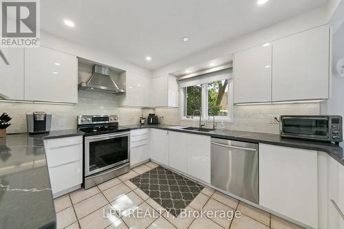 1823 The Chase, Mississauga, ON - Indoor Photo Showing Kitchen With Stainless Steel Kitchen With Double Sink With Upgraded Kitchen