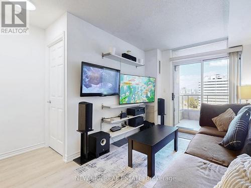 923 - 3888 Duke Of York Boulevard, Mississauga, ON - Indoor Photo Showing Living Room