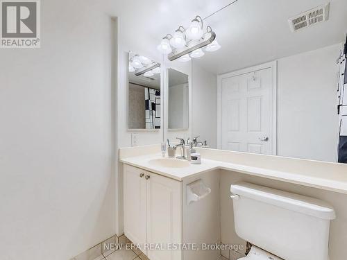 923 - 3888 Duke Of York Boulevard, Mississauga, ON - Indoor Photo Showing Bathroom