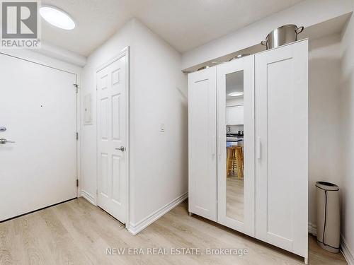 923 - 3888 Duke Of York Boulevard, Mississauga, ON - Indoor Photo Showing Other Room