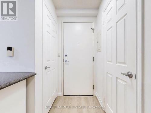 923 - 3888 Duke Of York Boulevard, Mississauga, ON - Indoor Photo Showing Other Room